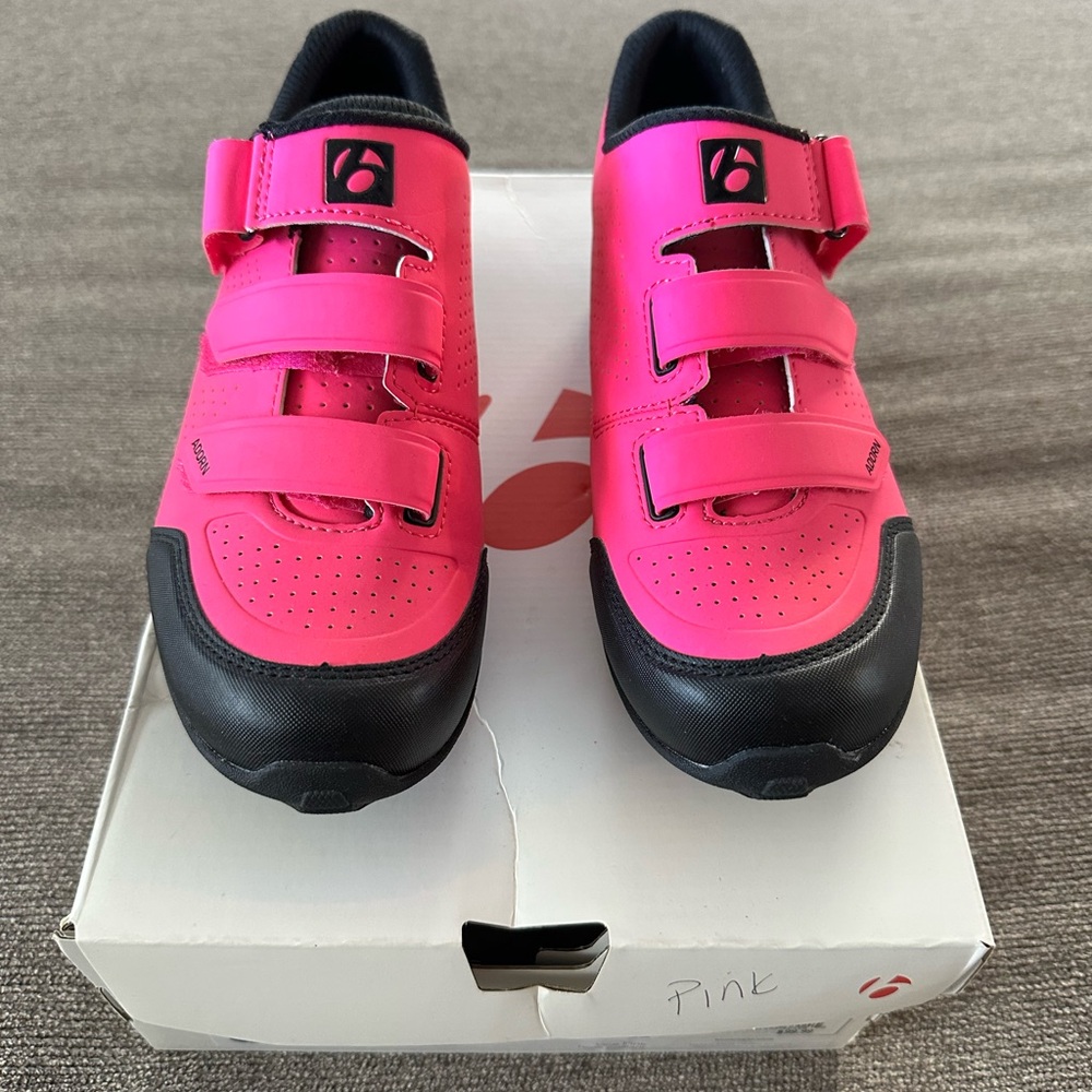 Bontrager Adorn Women's Mountain Shoe (spin shoes ) in Bright Pink